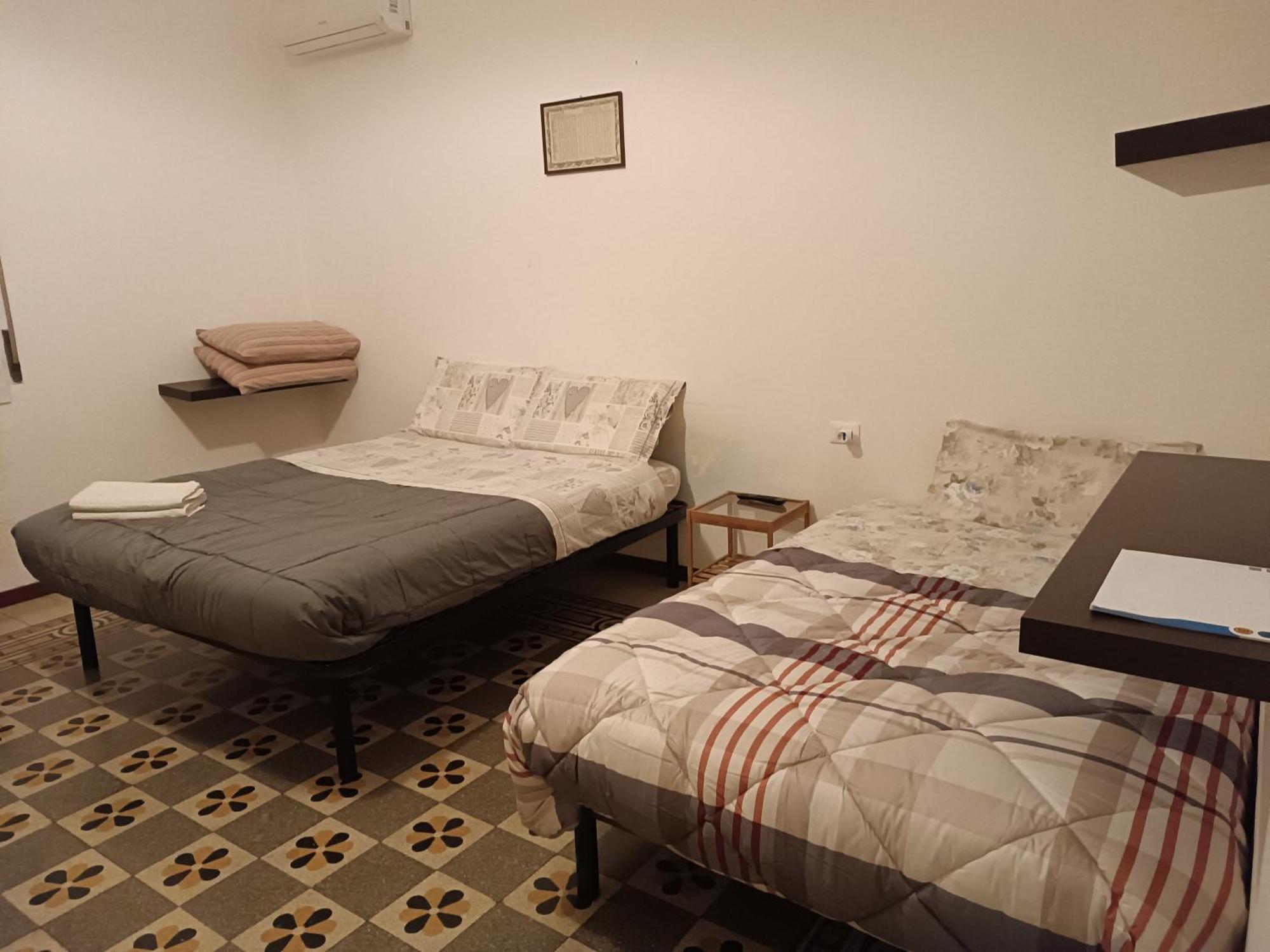 Camera Tripla Basic con Bagno in Comune