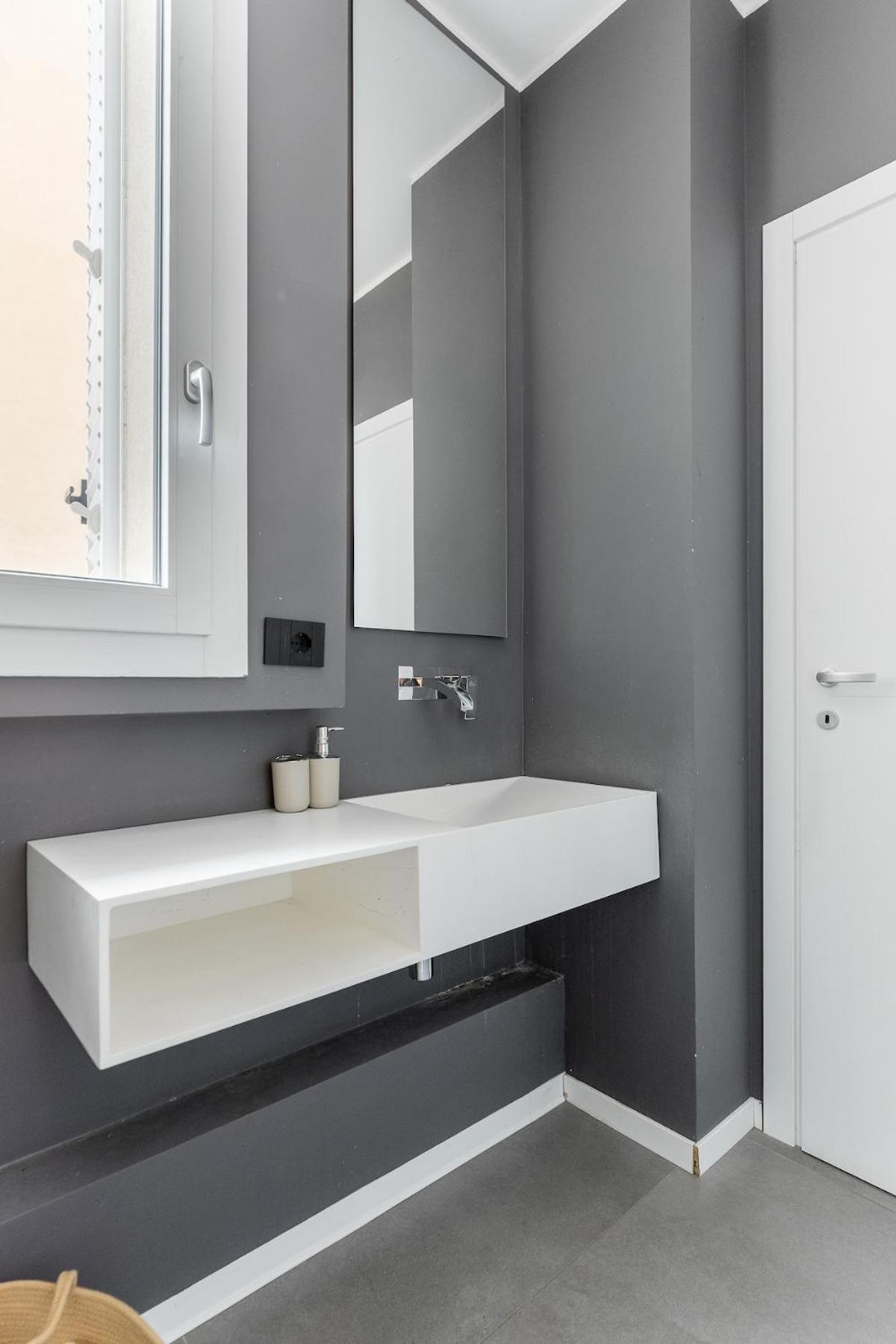 Deluxe Double Room Shower,1743597924:JPEG