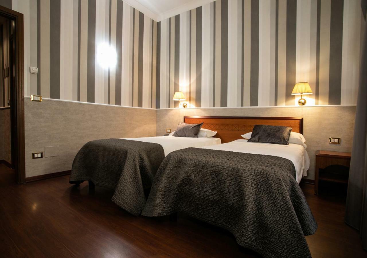 Twin Room,1231632494:JPEG