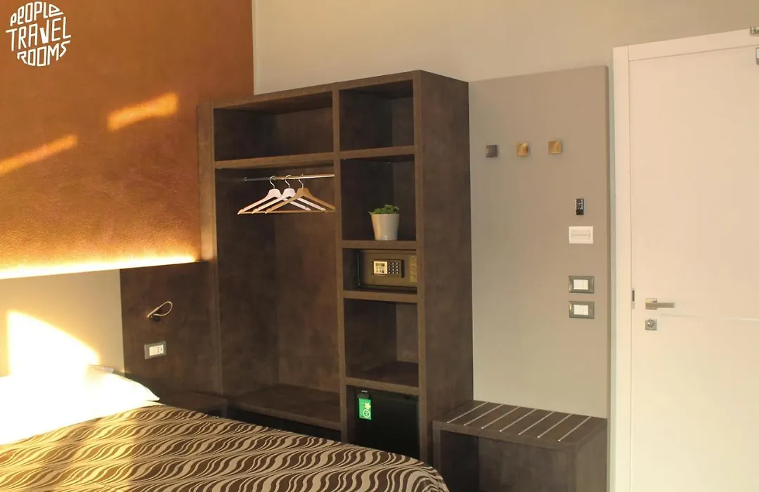 People Travel Rooms-1