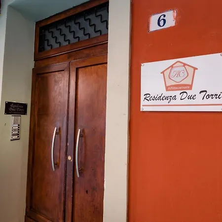 Residenza Due Torri check in presso HOTEL CENTRALE Vicolo Cattani 7-3