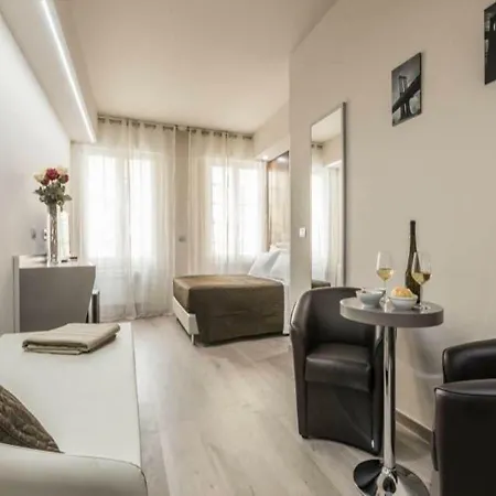 Astoria Deluxe Rooms-3